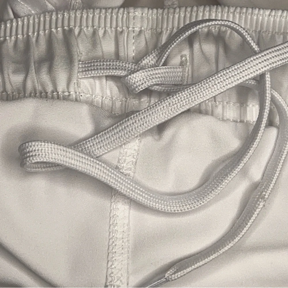 MEDIUM LEGEND WHITE ATHLETIC SHORTS PULL ON ACTIVEWEAR
